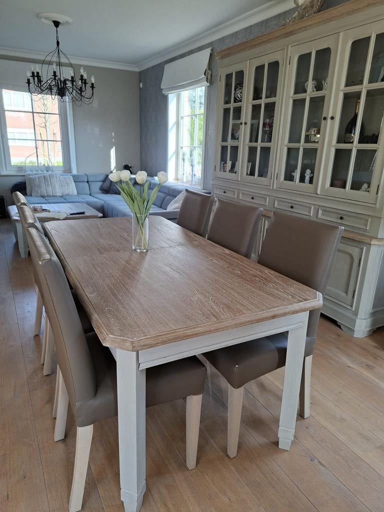 Landelijke tafel en stoelen, Ophalen