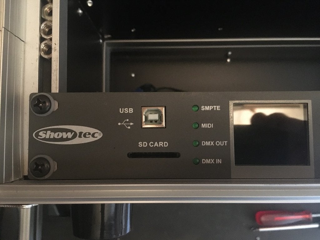 Showtec DR Pro Rack enregistreur DMX + flightcase 2u, Musique & Instruments, Enlèvement ou Envoi, Comme neuf, Lumières, Commande sonore