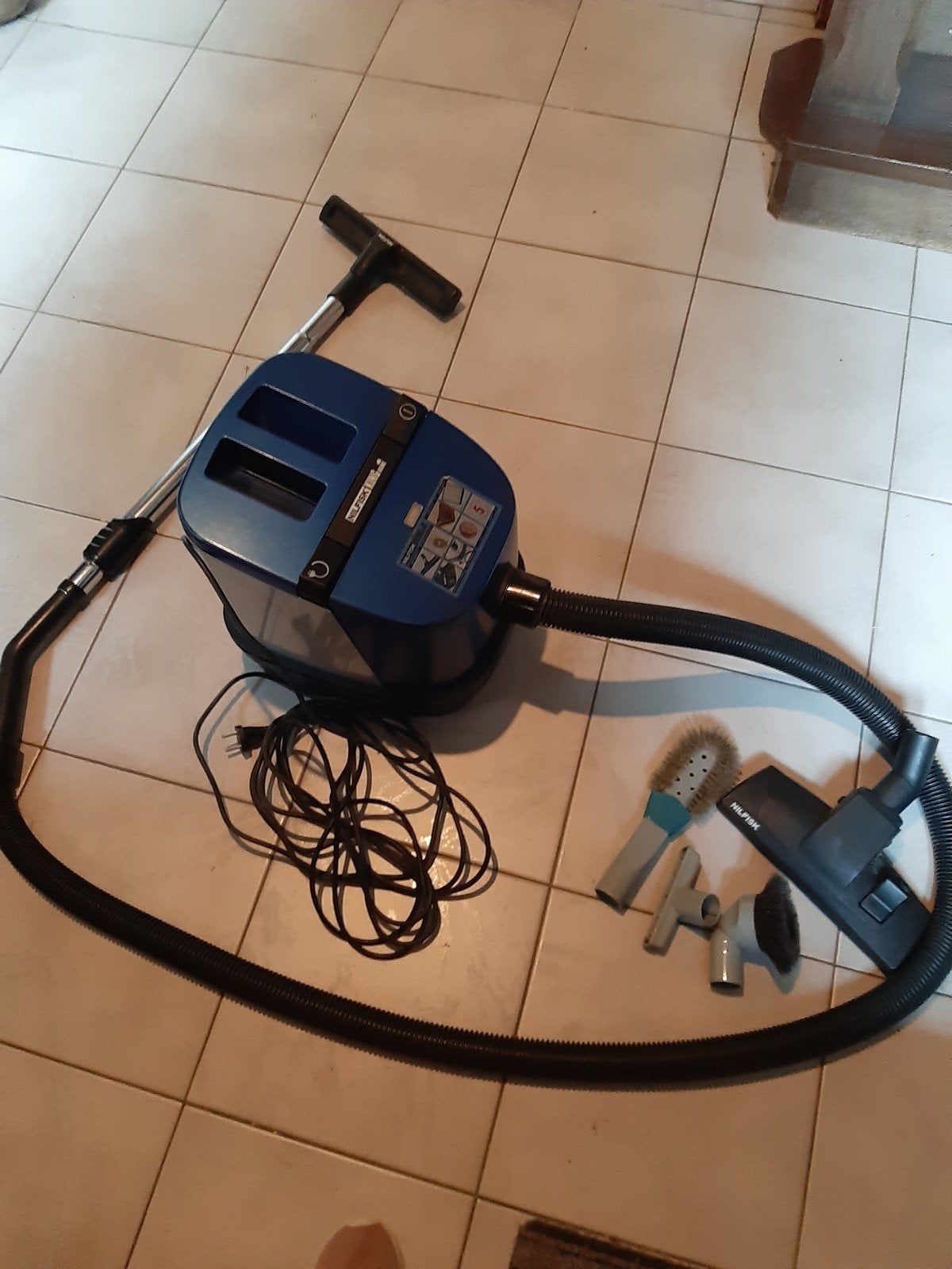 nilfisk King home stofziuiger, blauw, Elektronische apparatuur, Stofzuigers, Gebruikt, 1600 tot 2000 watt, Sledestofzuiger, Geschikt voor harde vloeren