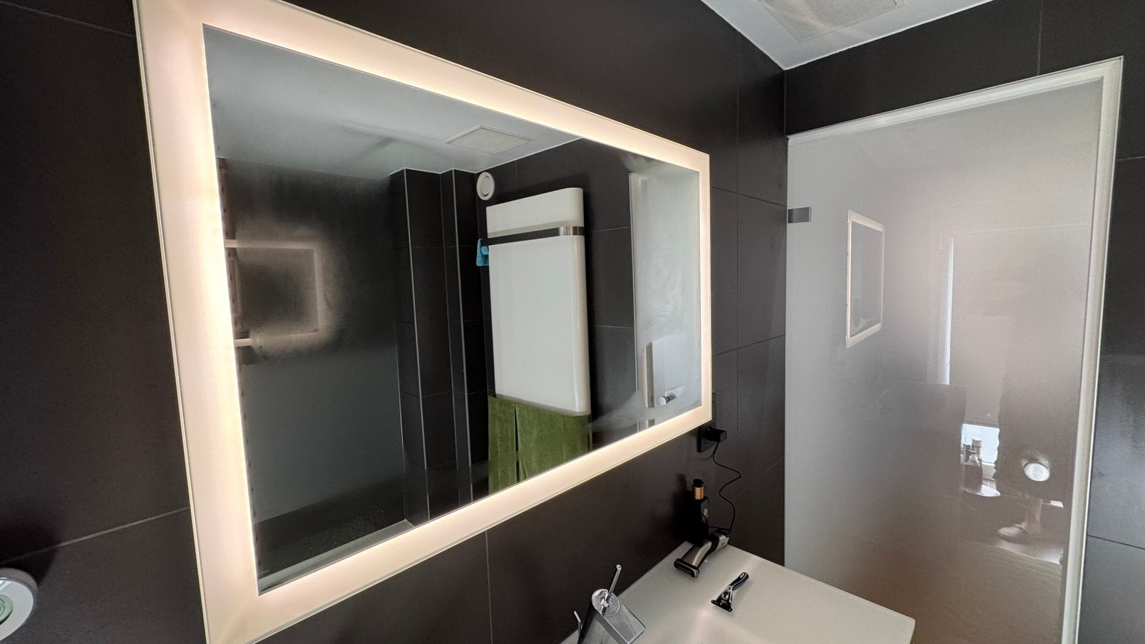 Badkamerspiegel met ledverlichting en verwarming, Huis en Inrichting, Ophalen