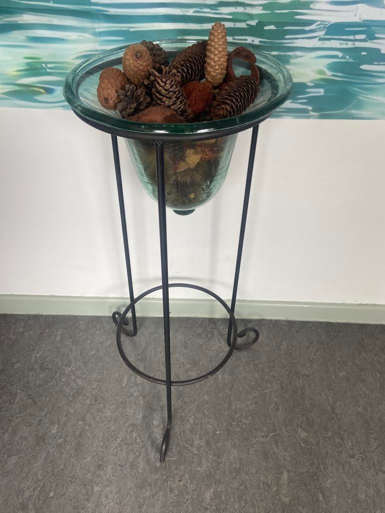 Glazen stolp met zwarte ijzeren ondersteuning, Ophalen, Zo goed als nieuw