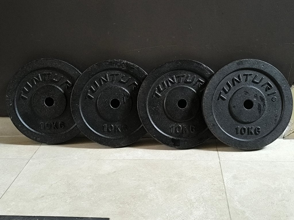 4 x 10kg plaques de musculation de TUNTURI (30mm)., Enlèvement, Utilisé, Bras, Plaques d'haltères