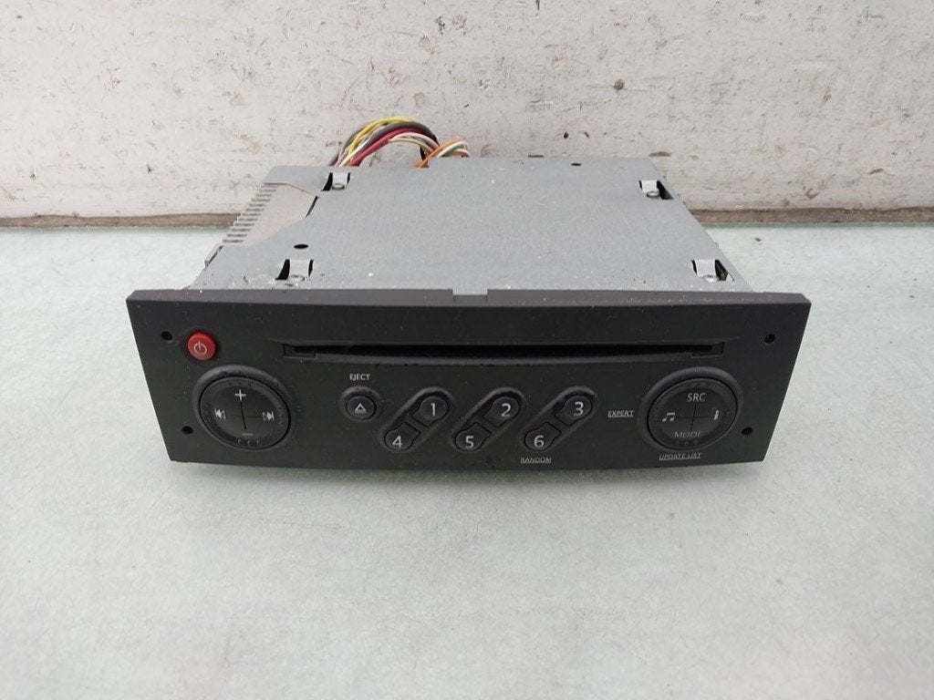 RADIO Renault Clio III (BR / CR) (|8200607915|8200483757A|), Renault, Utilisé, Peter-Huppertz-Straße 5
51063  Köln, DE, Dialog.deutschland@renault.de