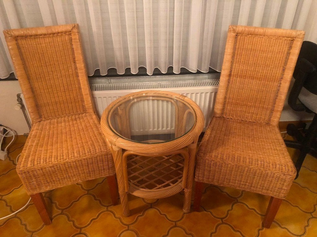 rieten stoelen met bijzettafeltje, Overige materialen, Rond, 55 tot 75 cm, Zo goed als nieuw