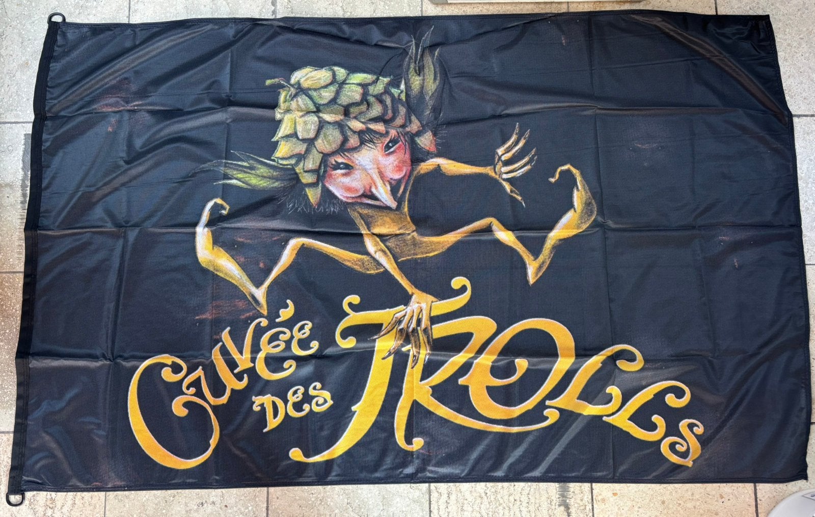 Drapeau de la Cuvée des Trolls, Enlèvement