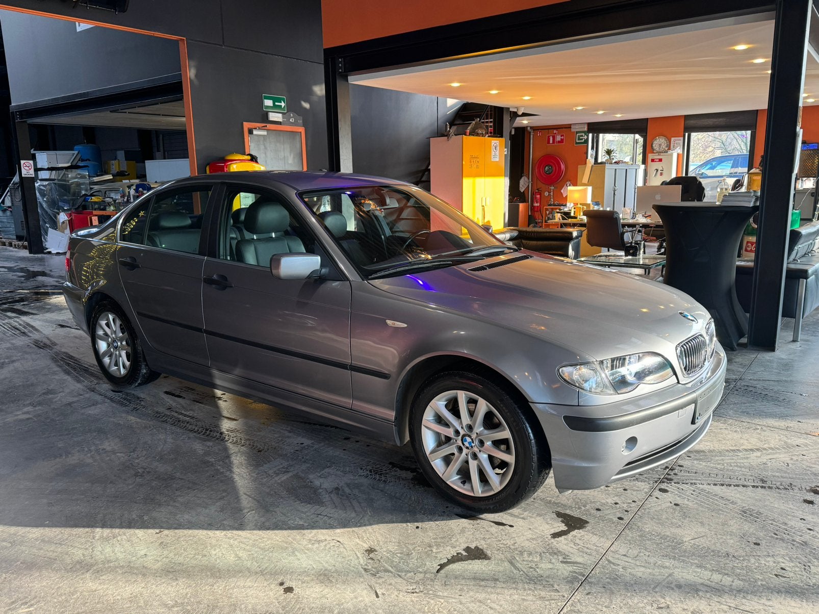 BMW 318i, 100 kW, Argent ou Gris, Achat, Entreprise