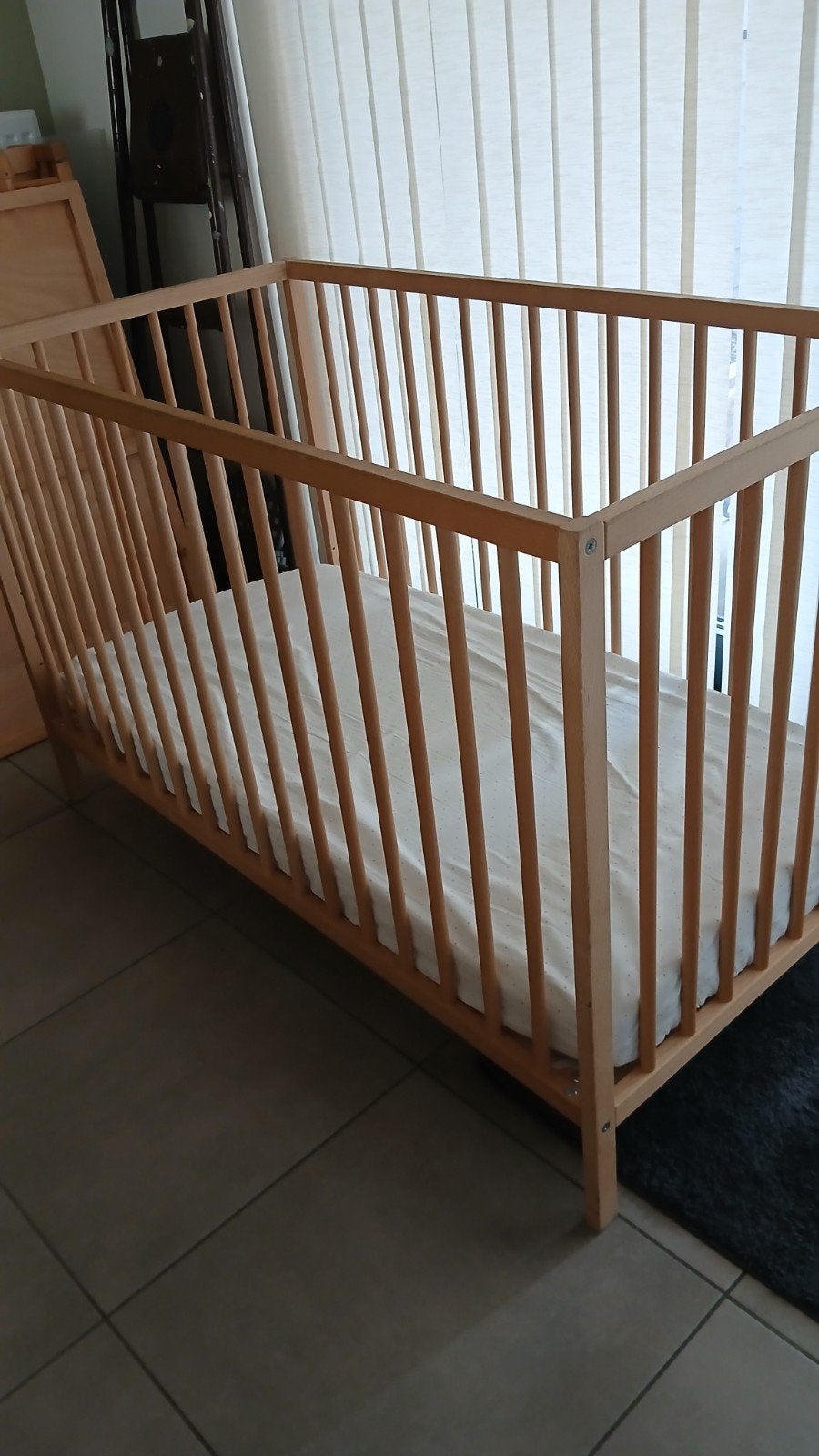 Compleet: kinderbedje + matras + hoeslaken, Ophalen, Zo goed als nieuw, Lattenbodem
