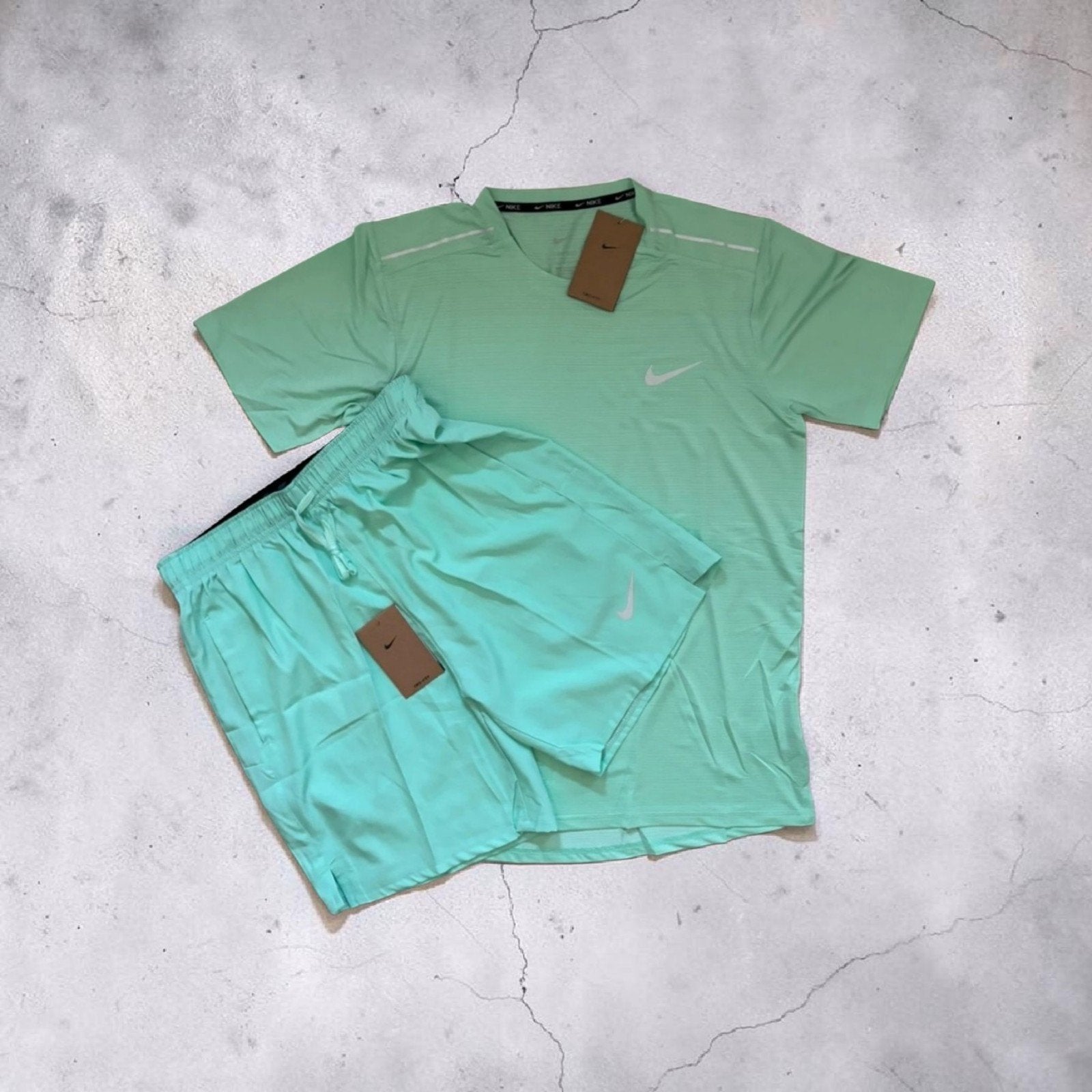 Nike Miller dri fit sport set maat L -turquoise, Kleding | Heren, Sportkleding, Maat 52/54 (L), Nike, Nieuw, Ophalen of Verzenden