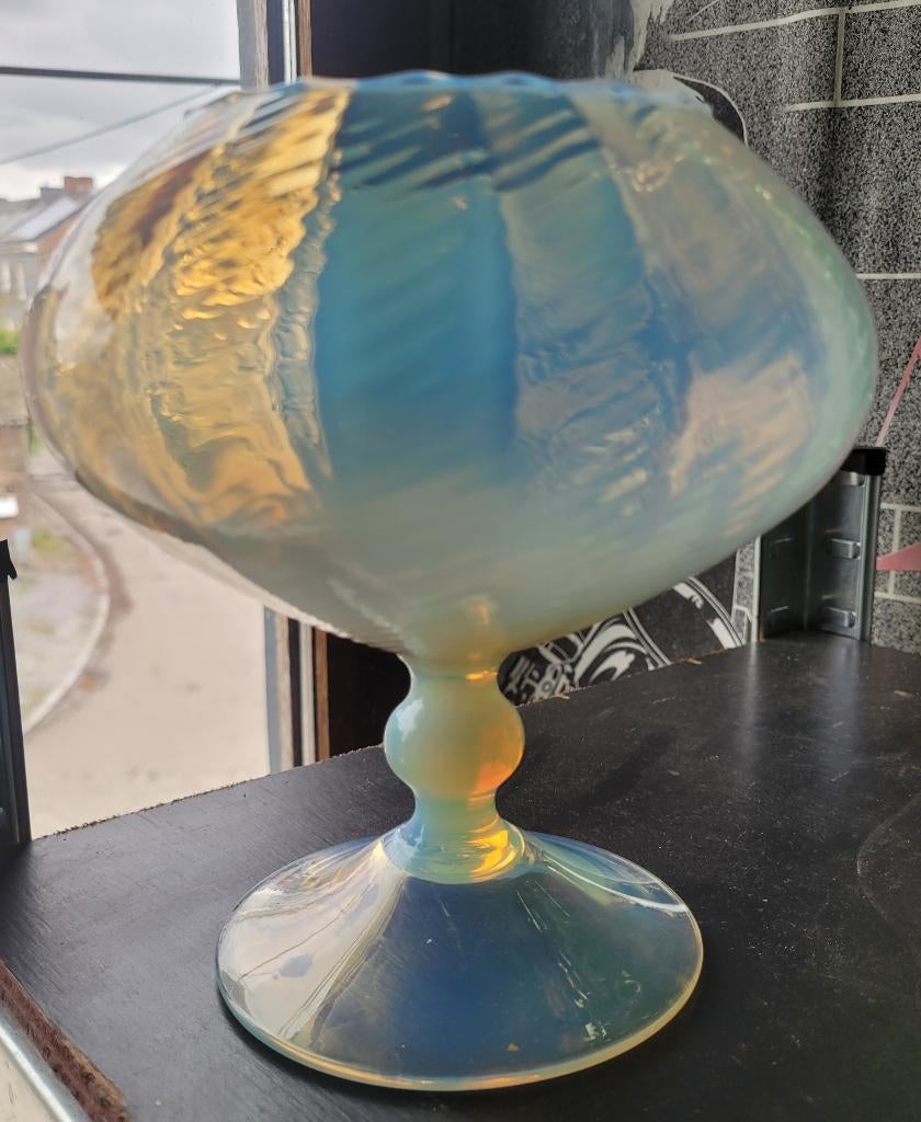 Coupe sur pied en Opaline Bleu Ciel & Blanc Italie, 1950s, Enlèvement
