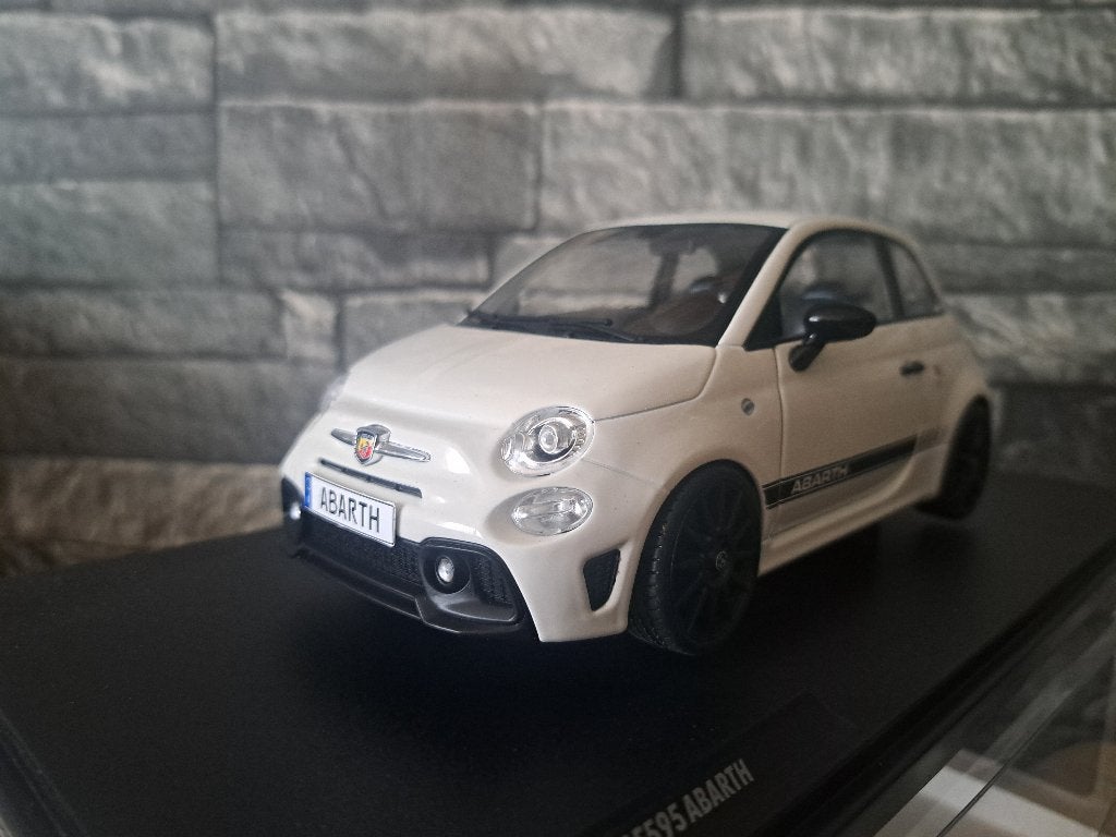 !!PROMOTIONS!! Fiat 595 abarth 1/18éme, Hobby & Loisirs créatifs, Voitures miniatures | 1:18, Enlèvement ou Envoi, Solido, Voiture