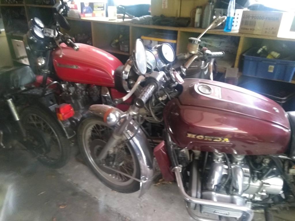 Ik koop oude brommers en motoren, Motoren
