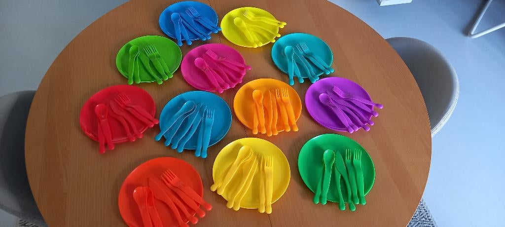 24 delig stevig plastiek borden kinderfeestje/kamperen/..., Ophalen, Overige materialen, Zo goed als nieuw, Bord(en)