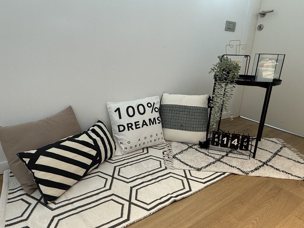 tapijtjes/tafel/kussens/decoratie, Huis en Inrichting, Ophalen, Gebruikt