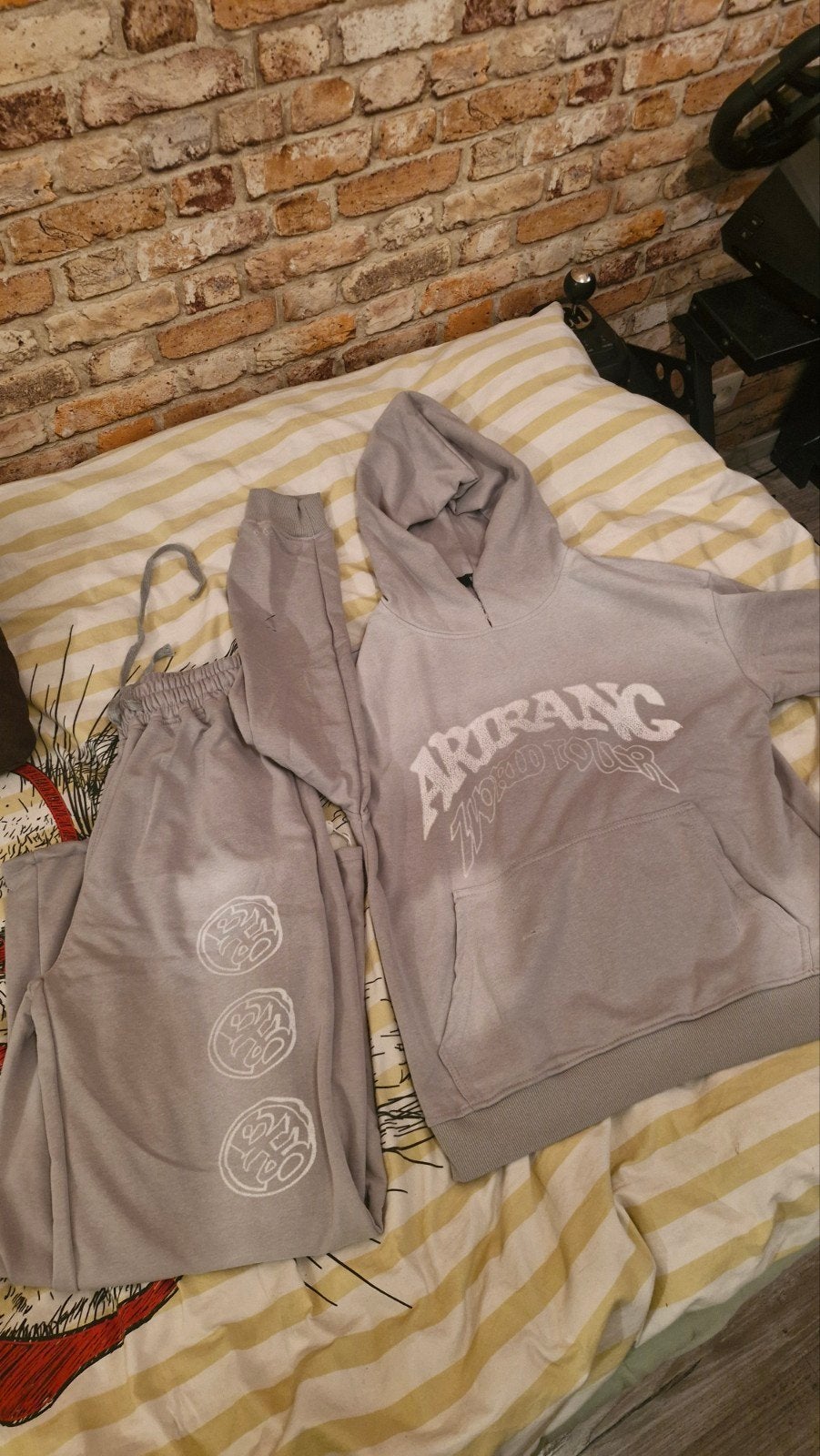 BTS Arirang trui en broek, Verzenden, Nieuw, Maat 38/40 (M)