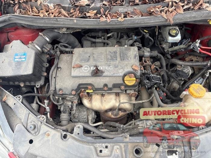 Motor van een Opel Corsa, Gebruikt, -, -, Opel