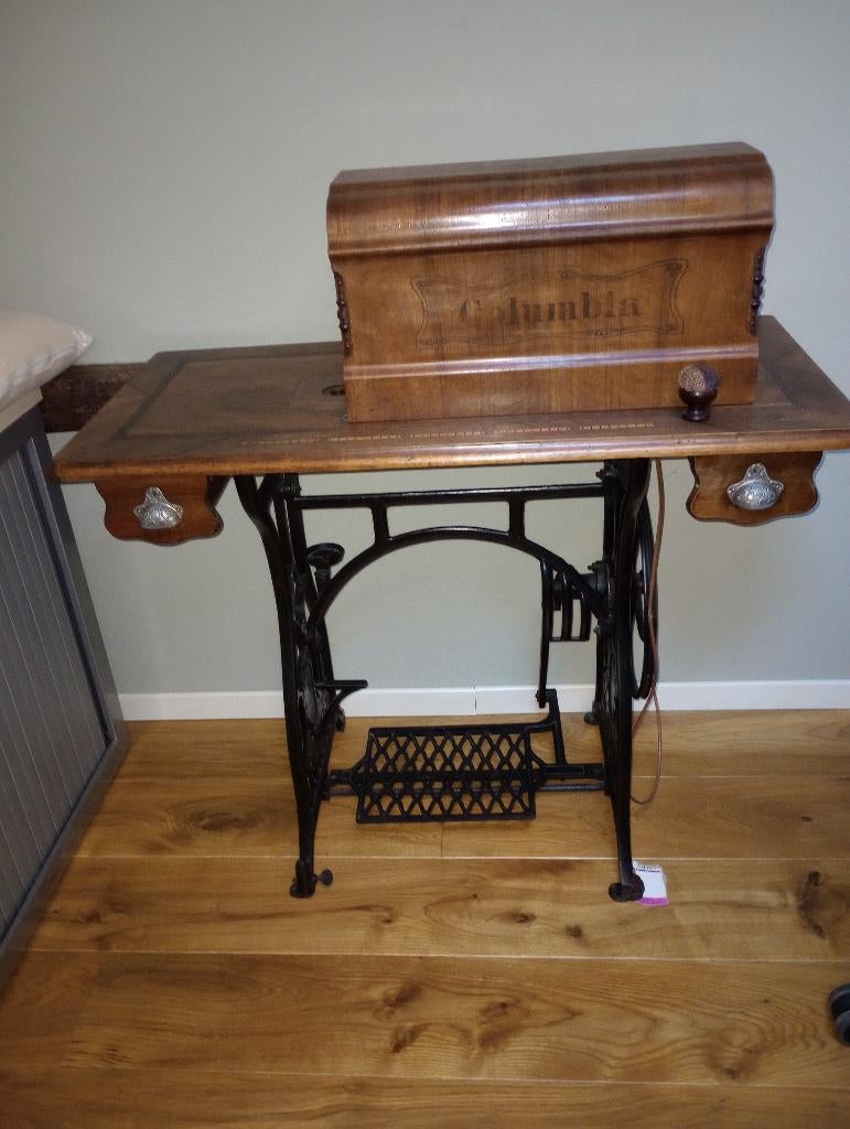 oude naaimachine Columbia, Ophalen