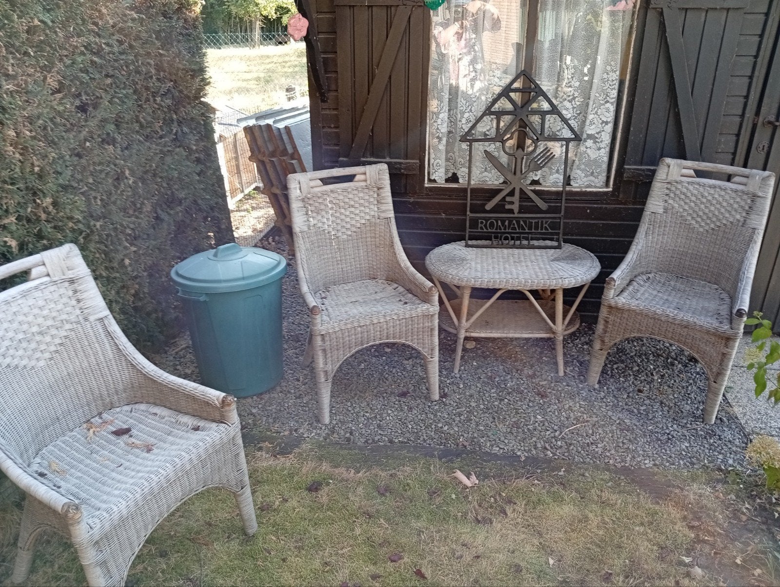 4 rieten tuinstoelen met bijzettafeltje, Tuin en Terras, Tuinsets en Loungesets, Ophalen, Rotan