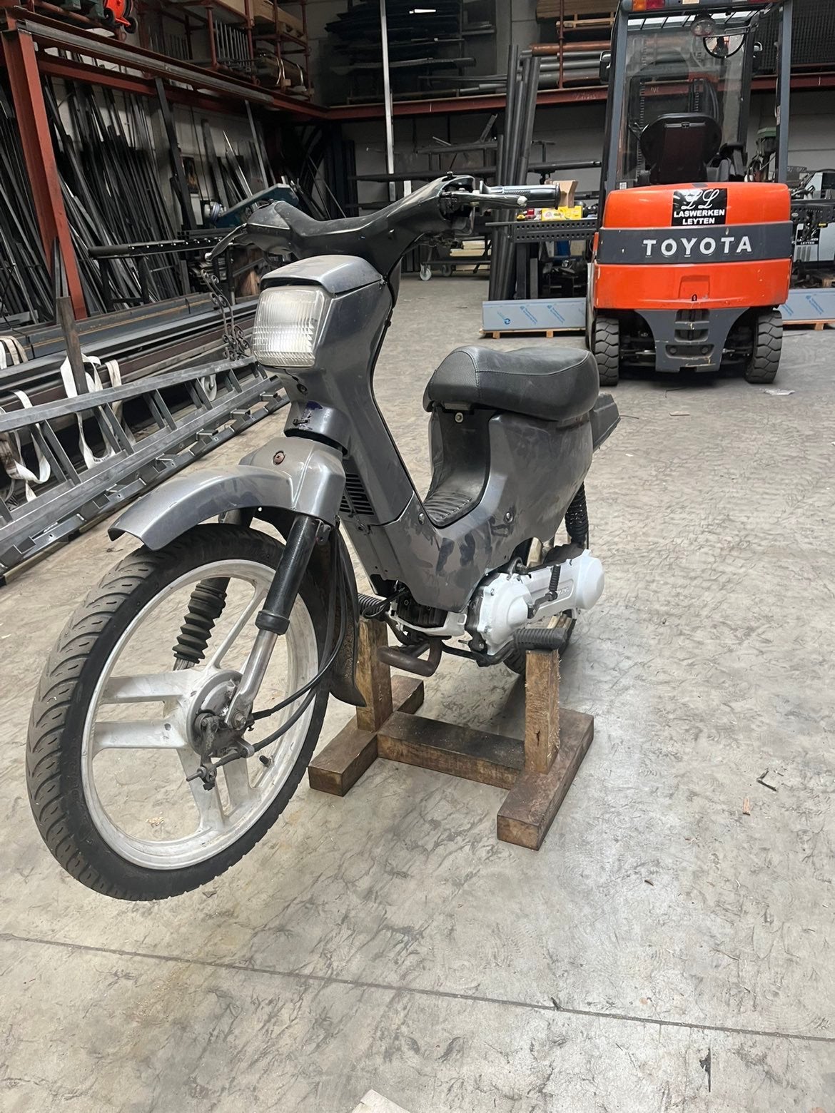 Honda wallaroo, Fietsen en Brommers, Ophalen, Zo goed als nieuw