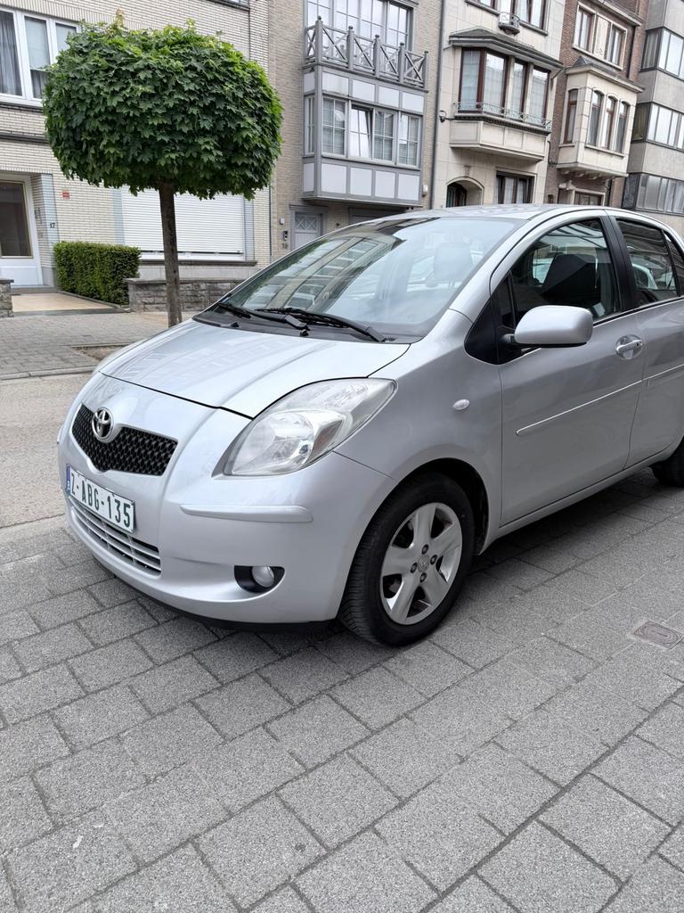 Toyota yaris 1.3 automaat 198dkm clean 0485905657, Autos, Argent ou Gris, Achat, Entreprise, 5 portes