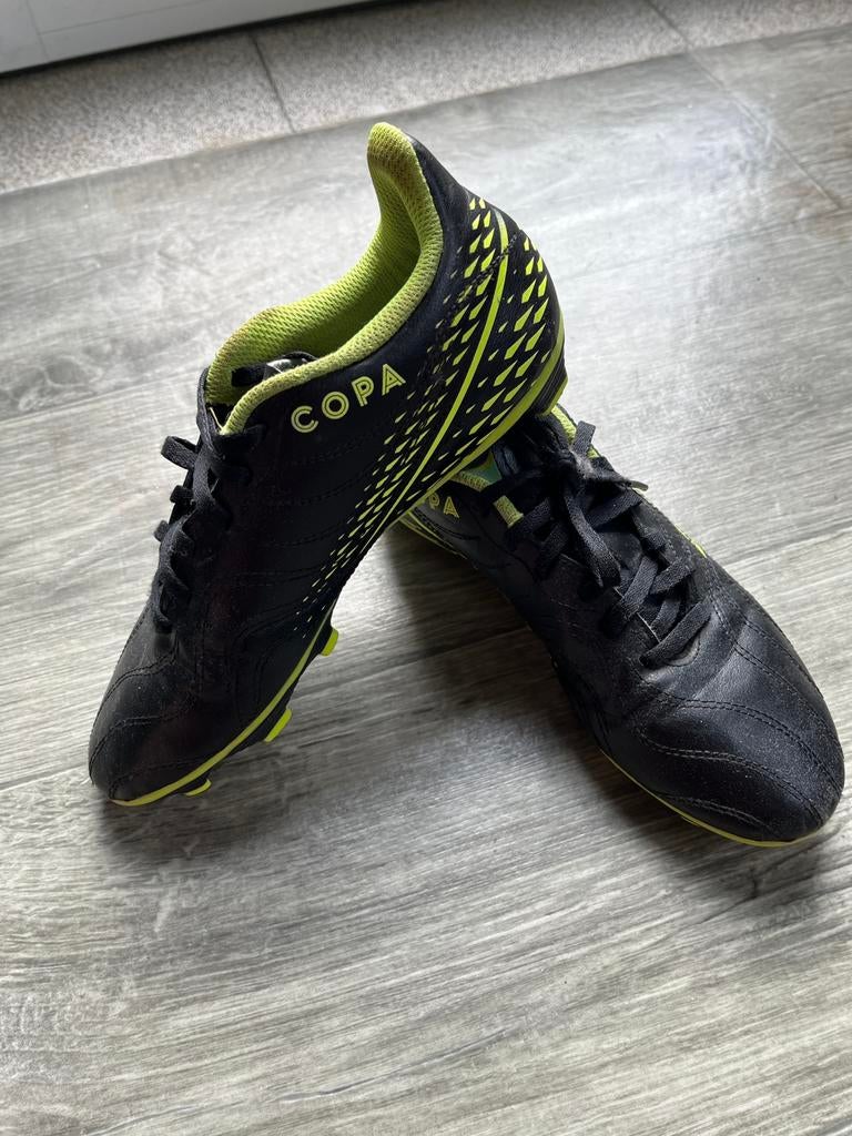Voetbalschoenen 37,5, Sport en Fitness, Voetbal, Ophalen, Zo goed als nieuw