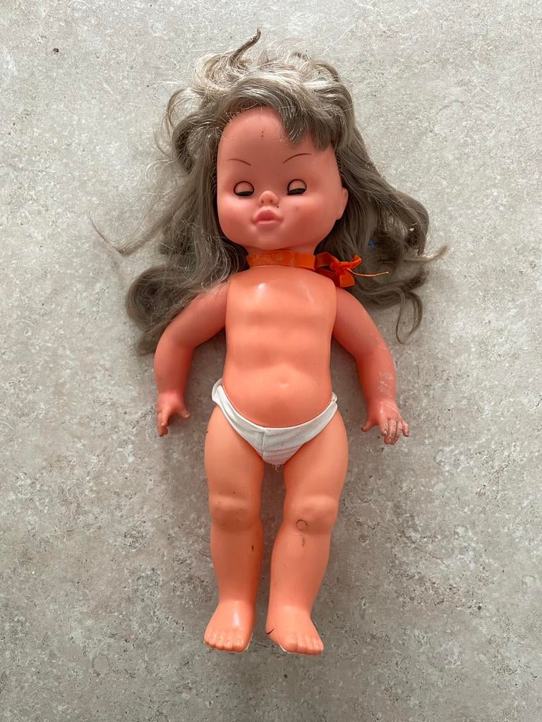 Poupée GEGE vintage 37 cm aux yeux endormis, Collections, Poupées, Comme neuf, Poupée, Enlèvement ou Envoi
