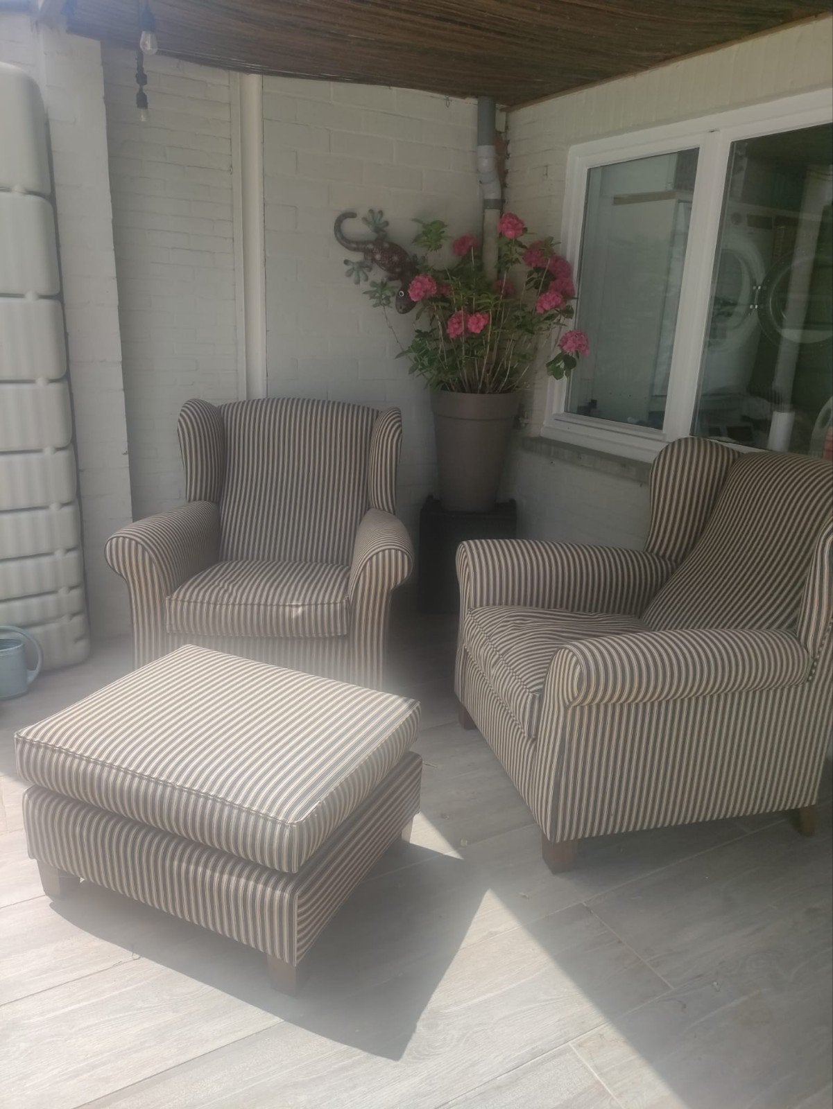 2 stijlvolle fauteuils + poef, Enlèvement