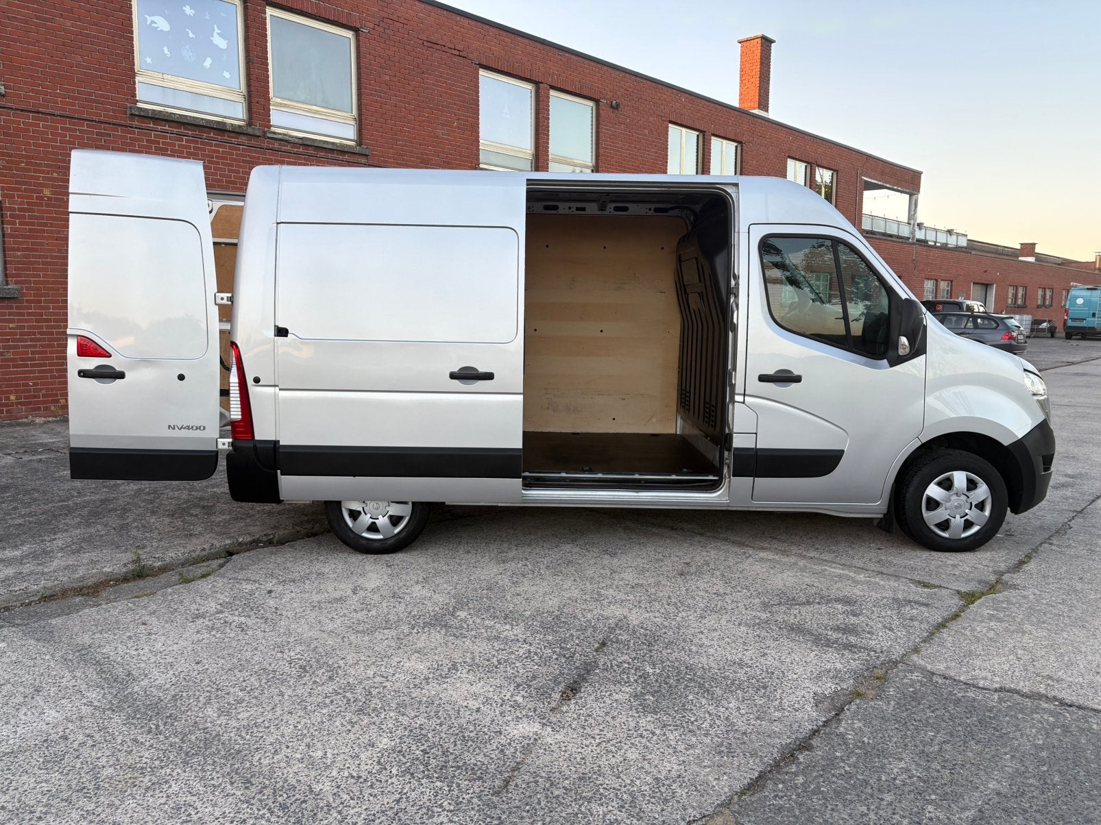 Garantie de 48 Dkm pour la Nissan NV400 ! ! !, Autos, Argent ou Gris, Achat, Euro 6, Entreprise