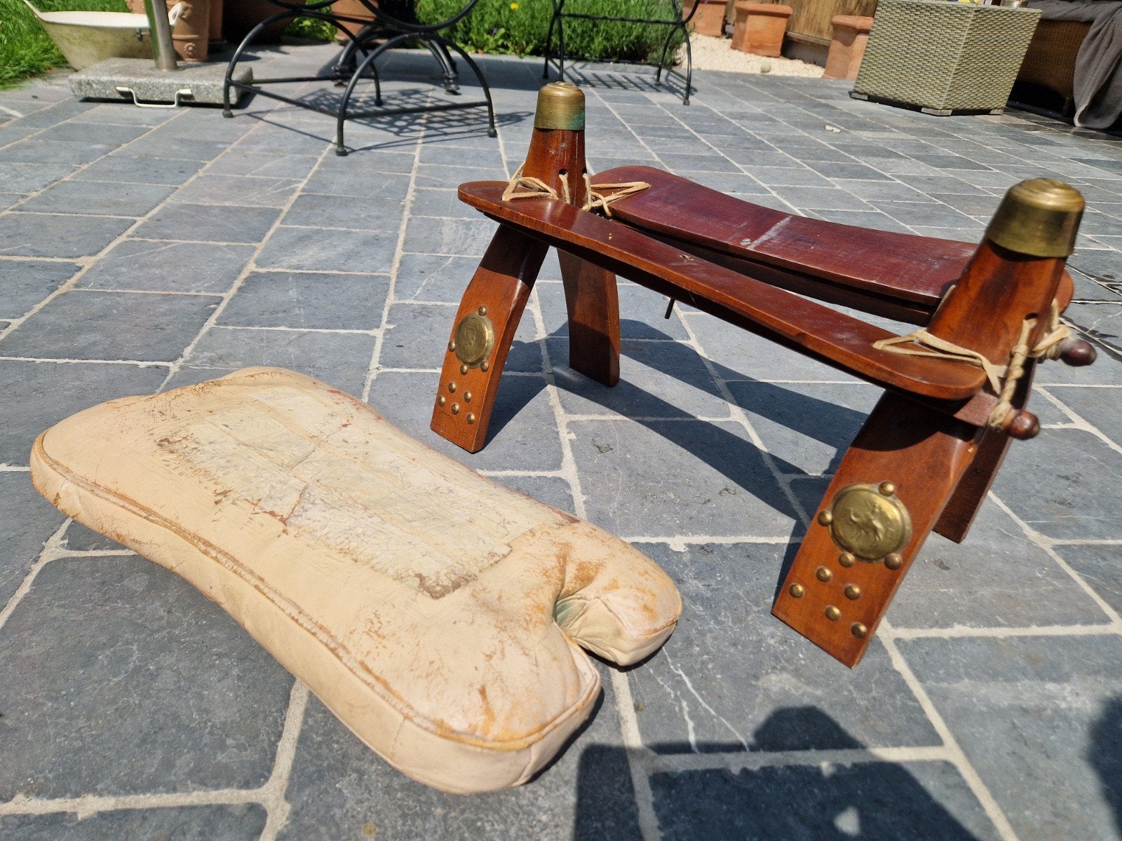 Selle de chameau authentique. Utile en tant que banque alime, Enlèvement