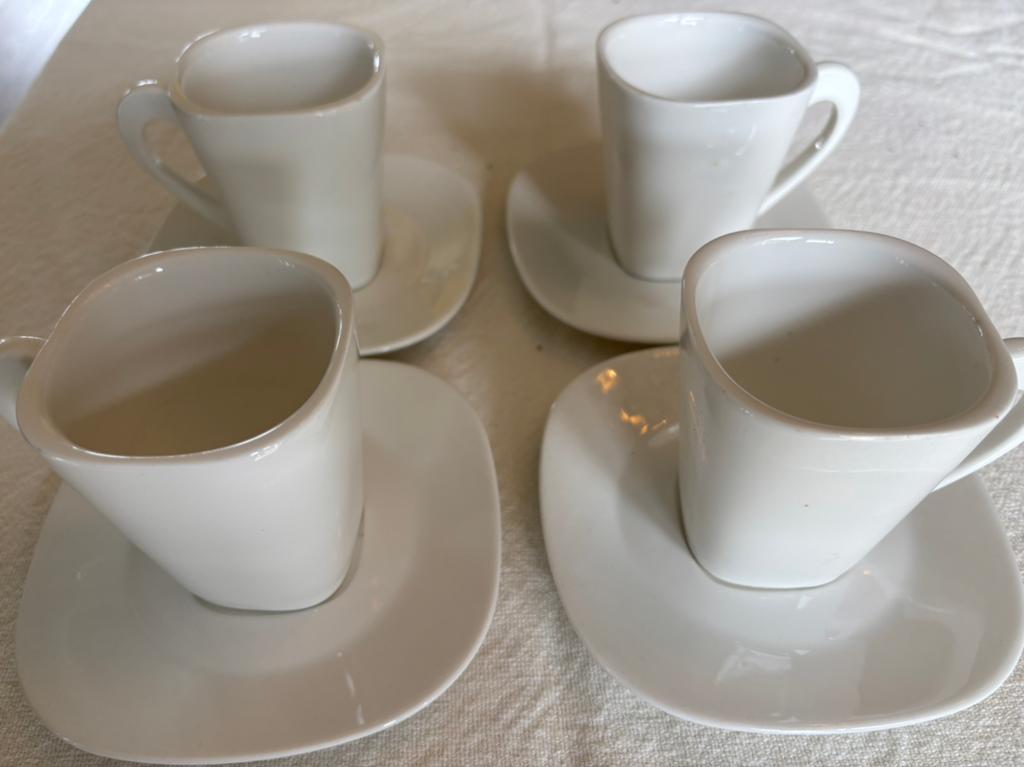 4 koffietassen met onderschotel Yong, Ophalen, Nieuw, Kop(pen) en/of Schotel(s)