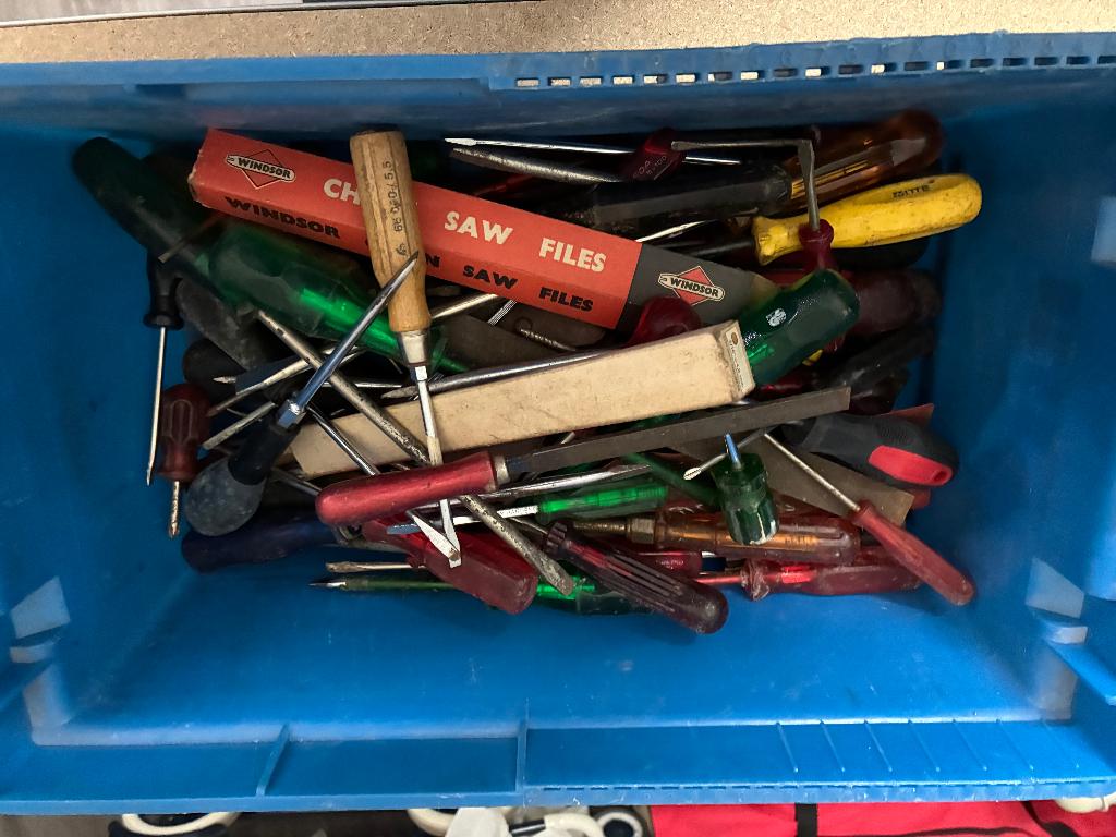 Groot lot werkplaatsgereedschap, Ophalen