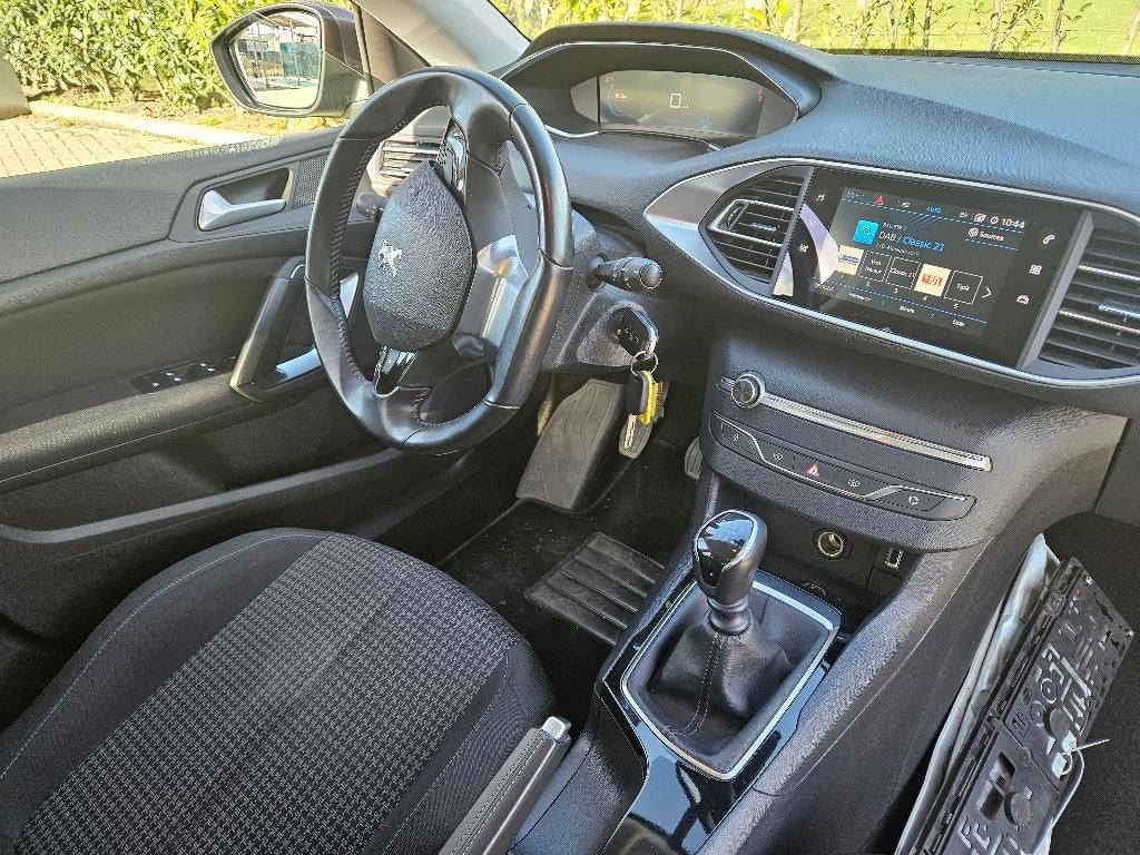 Peugeot 308 1.5 HDi SW ✅112.907 KM ✅ACHTERUITRIJCAMERA, Voorwielaandrijving, Stof, 4 cilinders, Zwart