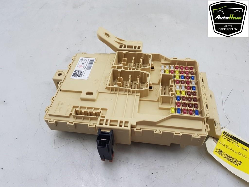 ZEKERINGKAST Kia Ceed (CDB5 / CDBB) (91957J7071), Gebruikt, Kia