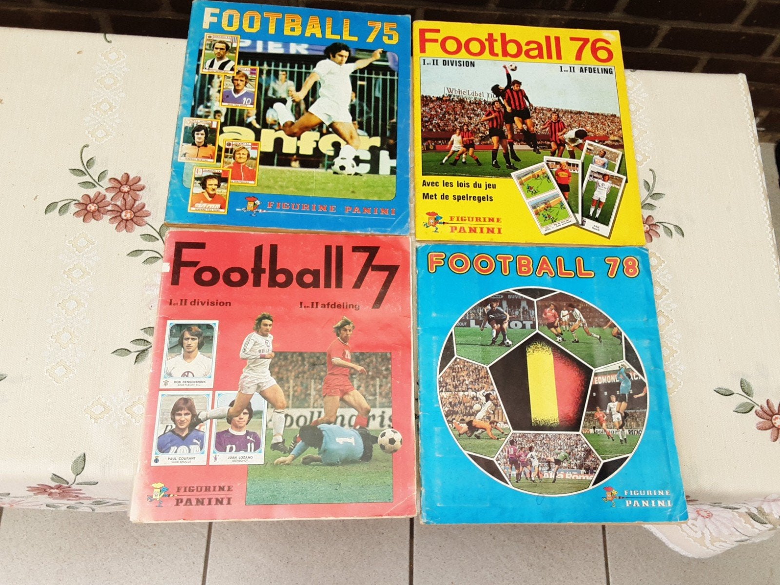 Panini football 4 albums complets 75/76/77/78/, Enlèvement ou Envoi