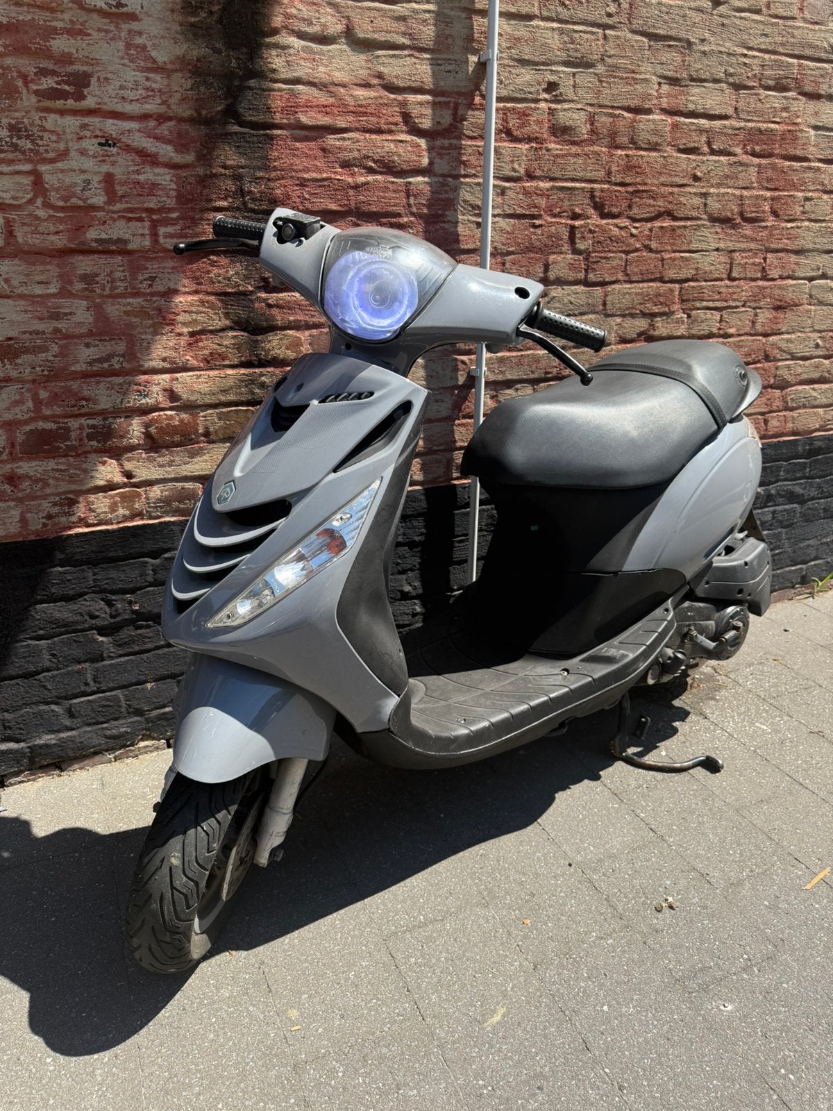 Piaggio zip SP A klasse Nardo Grey 4t, Fietsen en Brommers, Scooters | Piaggio, Zo goed als nieuw, Zip, Ophalen