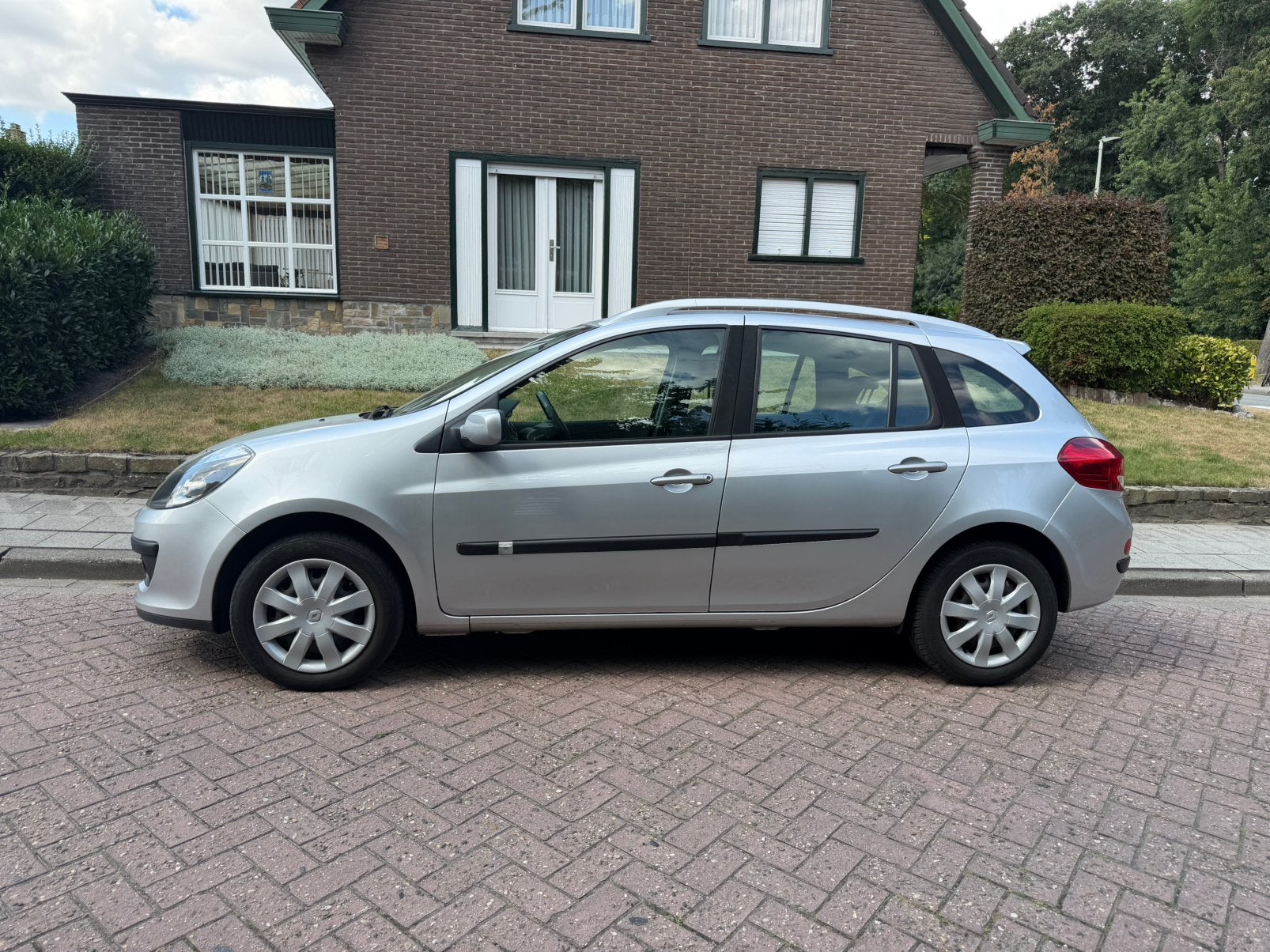 Renault Clio Grandtour 1.2i essence 1eig Navi Homologuée, Achat, https://public.car-pass.be/vhr/bc2b4dc3-0b08-401e-be90-7ef0bc64c122