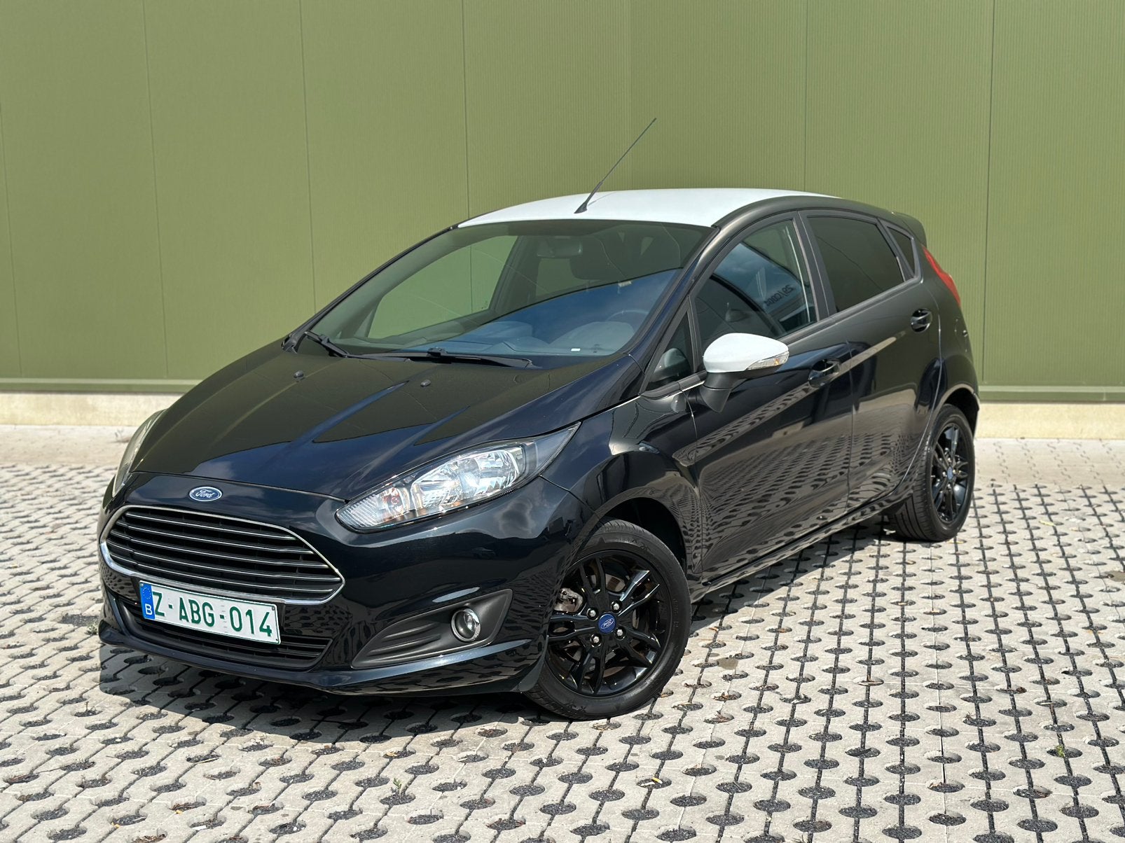 Ford Fiesta 1.0 EcoBoost Black & White Edition|2015|123500km, Auto's, Ford, Voorwielaandrijving, Dealer onderhouden, Stof, Wit