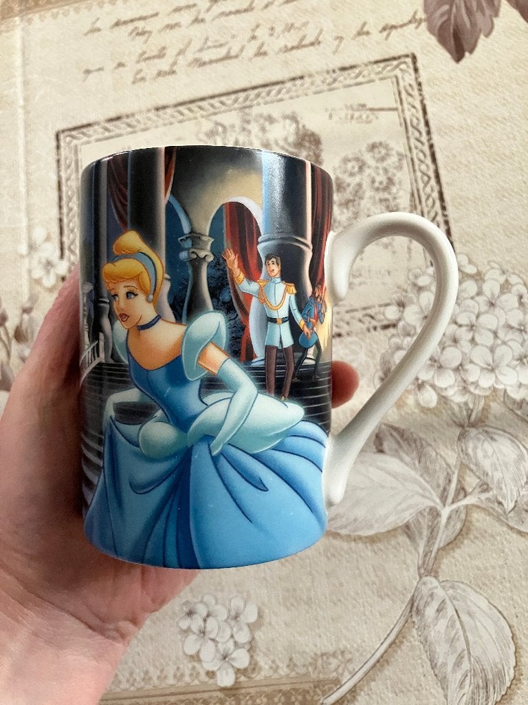 Walt Disney Classics mok Cinderella ( Assepoester ), Verzamelen, Disney, Ophalen of Verzenden, Assepoester of Belle, Servies