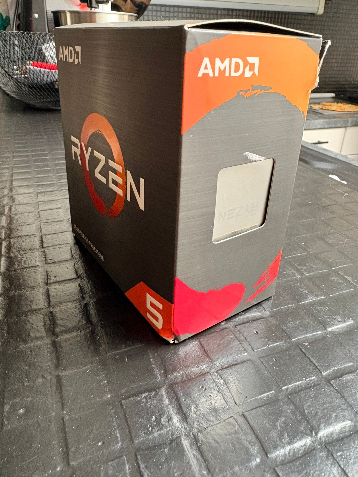 AMD RYZEN 5 2600X, Computers en Software, Processors, Ophalen of Verzenden, Zo goed als nieuw