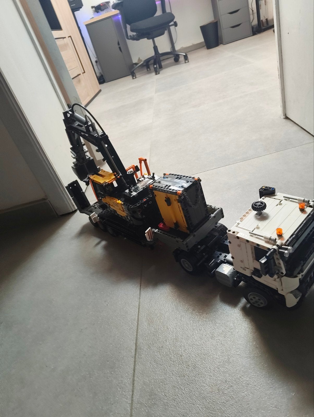 Volvo FMX truck & EC230 elektrische graafmachine (42175), Ophalen, Lego, Nieuw, Compleet