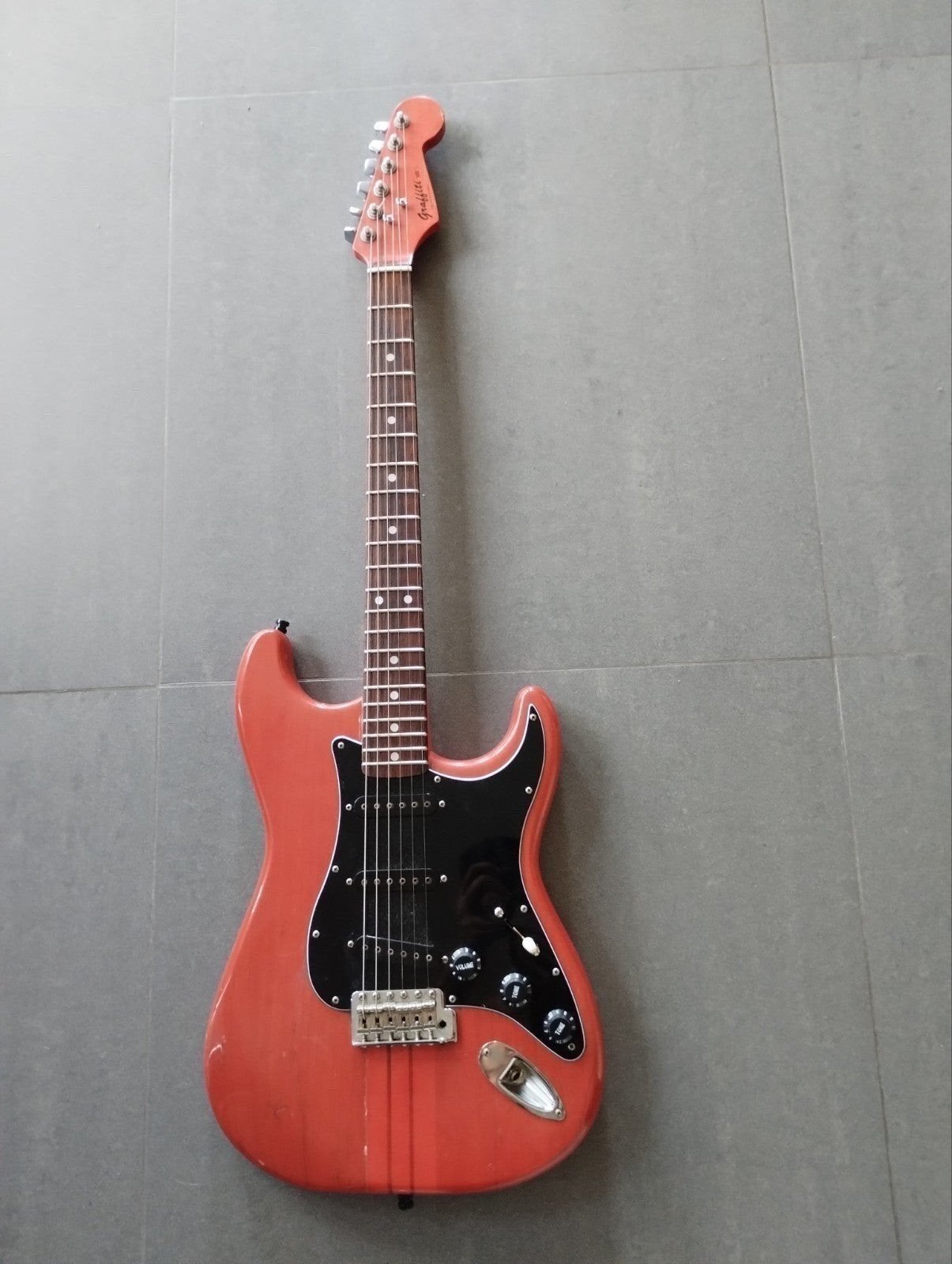 custom made strat Made in the uk
graffiti mk 1 made in Londo, Musique & Instruments, Enlèvement ou Envoi