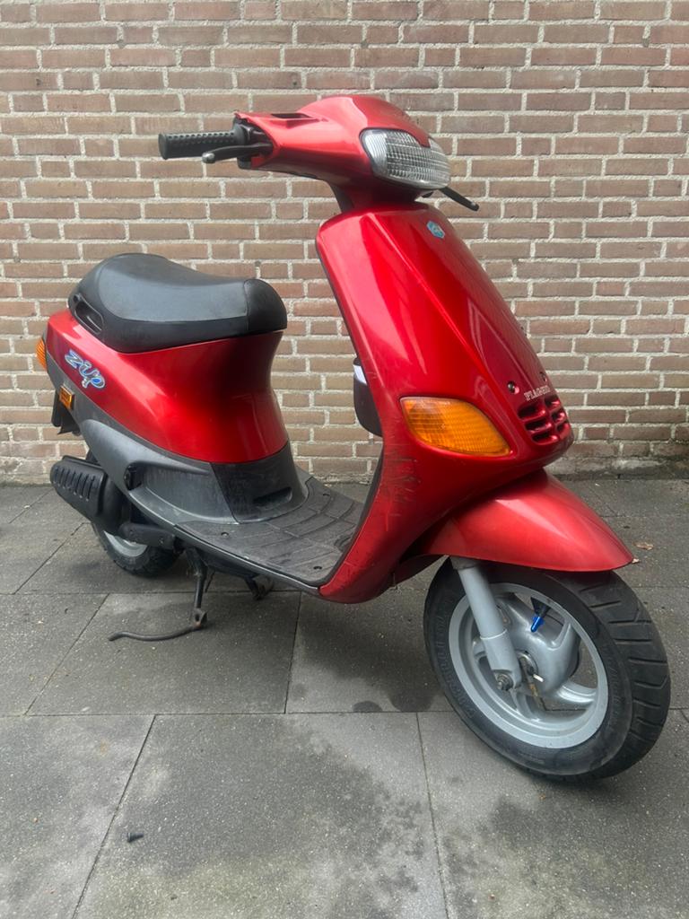 Piaggio zip type 50cc 2t brom/ b klasse, Fietsen en Brommers, Scooters | Piaggio, Zo goed als nieuw, Zip, Ophalen