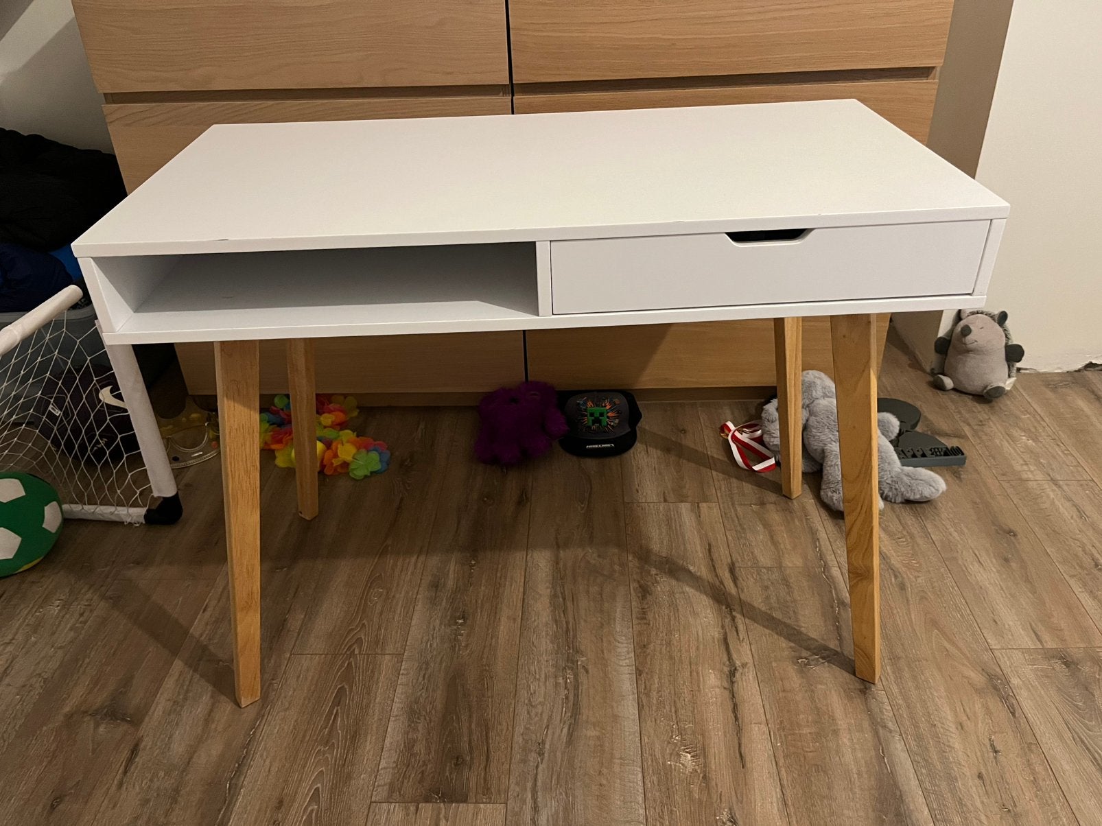 Bureau wit met houten poten, Ophalen, Zo goed als nieuw, Wit