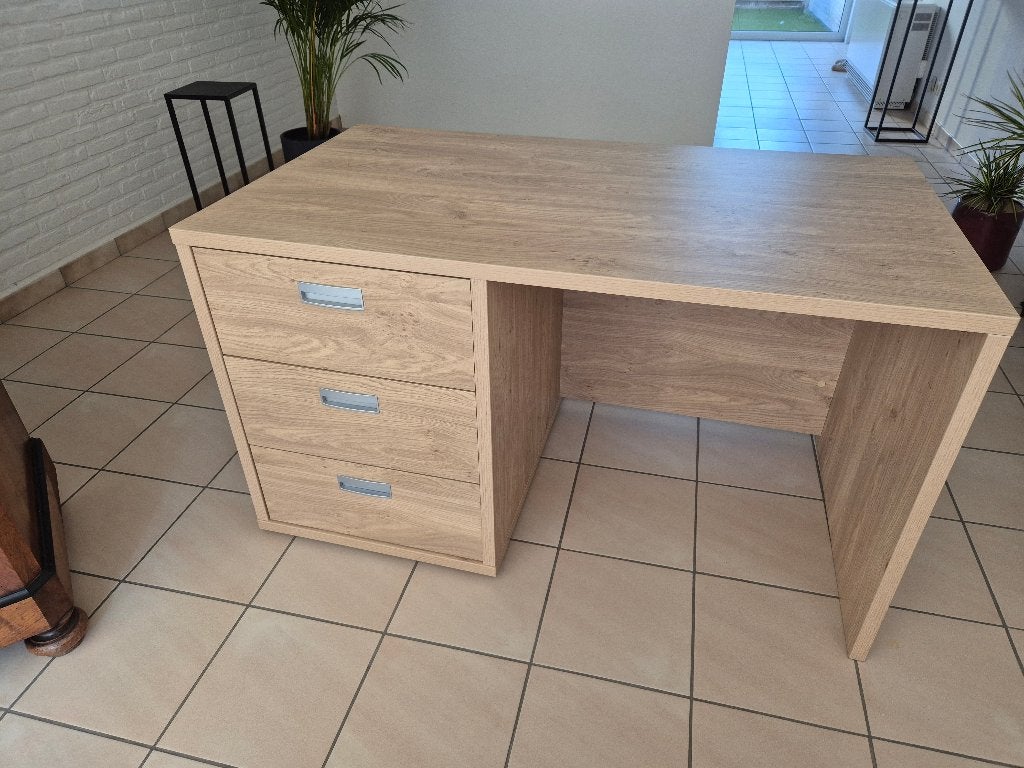 Bureau met 3 lades, in zeer goede staat, Ophalen, 74 cm, Zo goed als nieuw, 130 cm