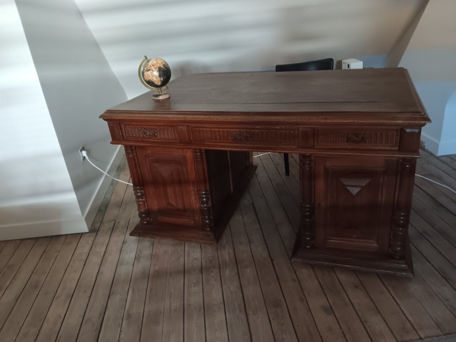 Bureau double ancien, Enlèvement