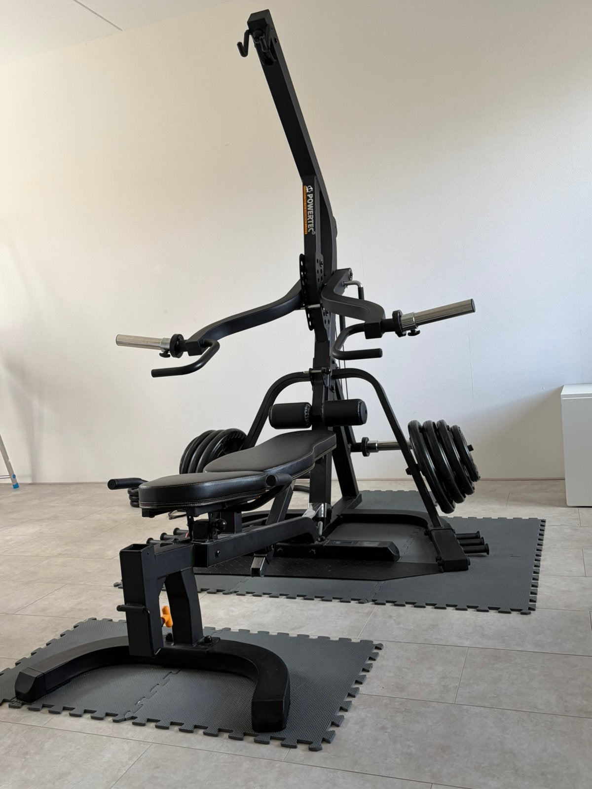 Powertec Levergym WB-LS Black + 110 KG gewichten, Sport en Fitness, Ophalen, Gebruikt, Benen, Krachtstation