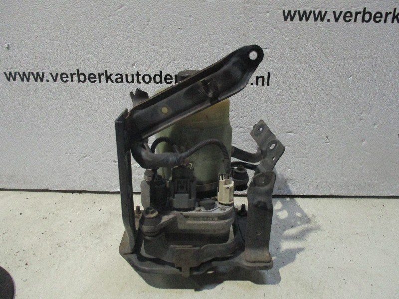 POMPE DE DIRECTION ELECTRIQUE Ford Focus 2 (4m51-13k513-cb), Henry-Ford-Straße  1
50735  Köln, DE, Ford-Werke GmbH, Kunden@ford.com