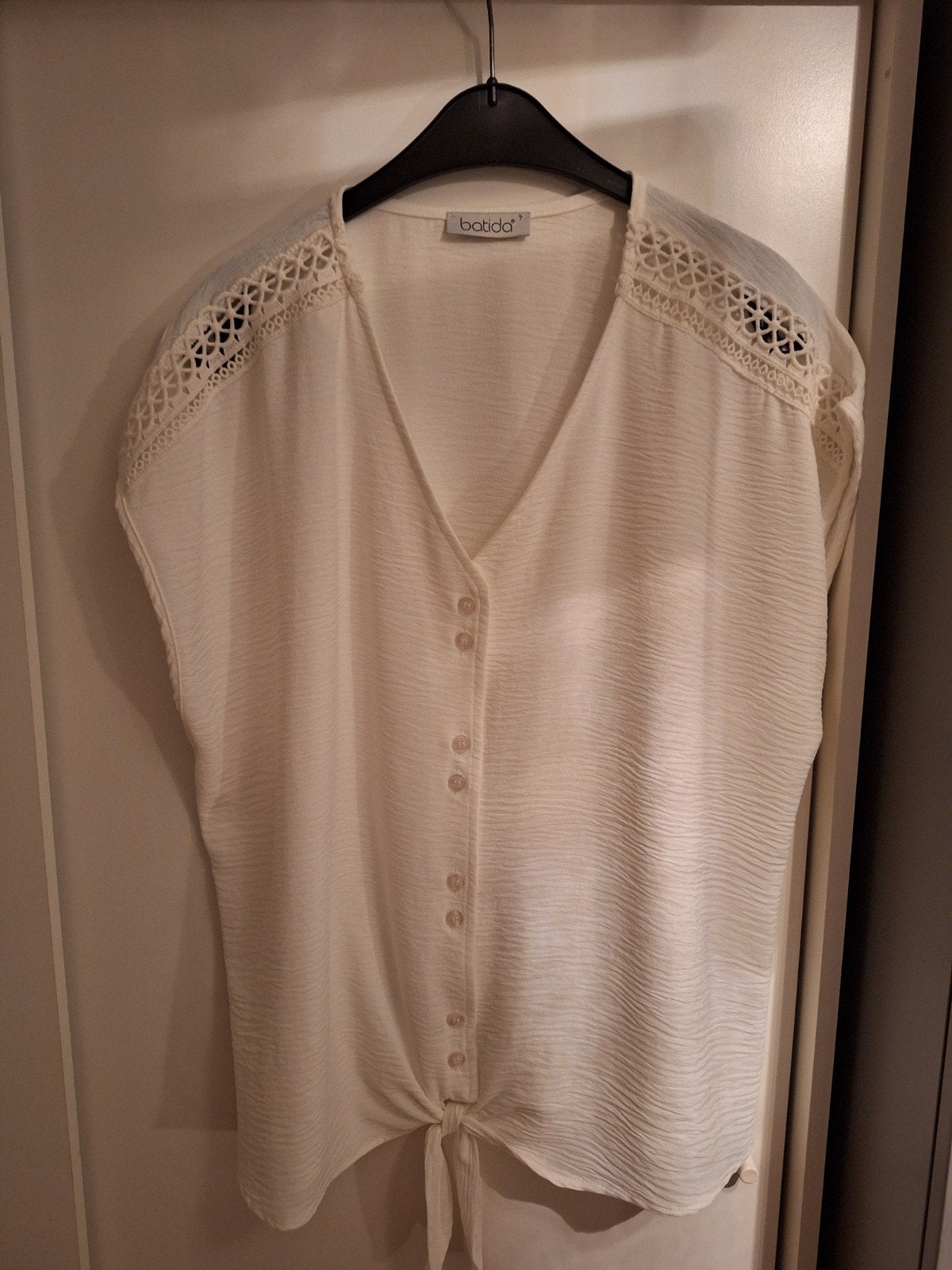 witte blouse met knopjes, Vêtements | Femmes, Neuf, Taille 46/48 (XL) ou plus grande, Enlèvement ou Envoi, Blanc