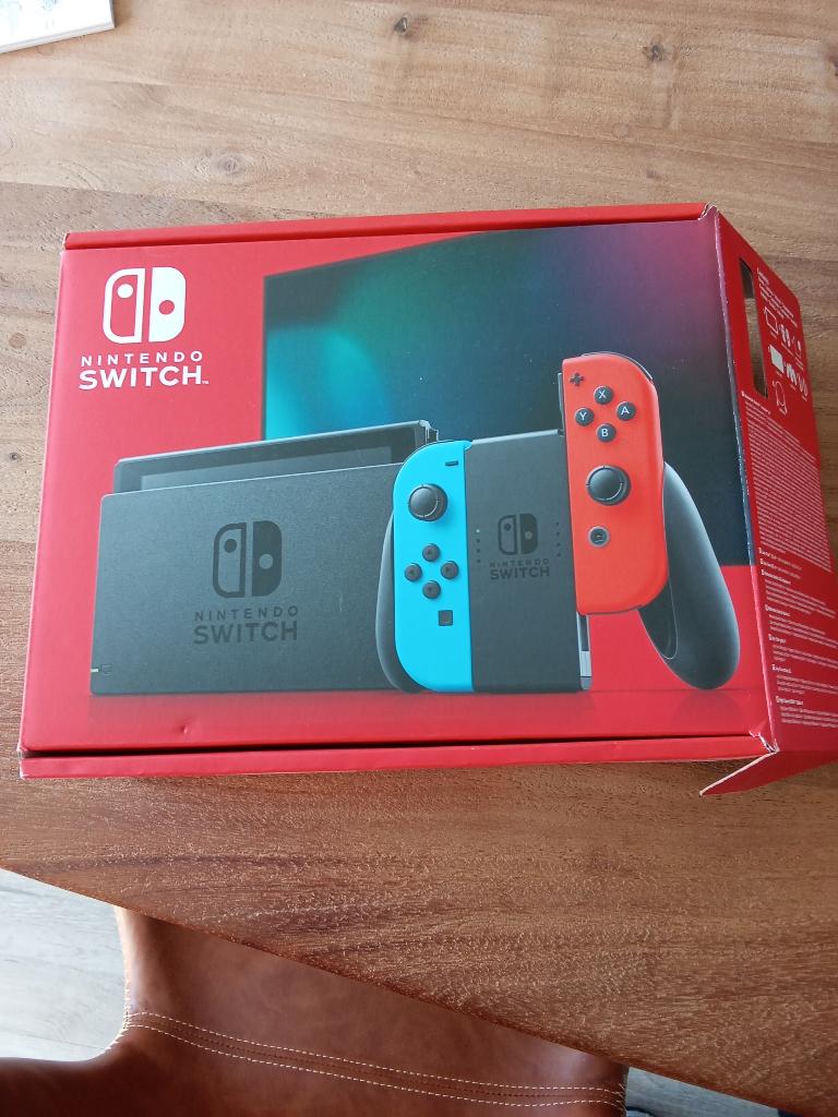 Nintendo Switch OLED + Mario Party, Games en Spelcomputers, Games | Nintendo Switch, Eén computer, Zo goed als nieuw, 3 spelers of meer