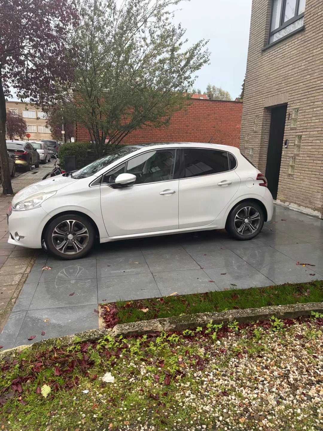 Peugeot 208, 1.2 BENZINE ALLURE, DISTRUBUTIERIEM VERVANGEN, Autos, Achat, Particulier, Essence, Sièges chauffants