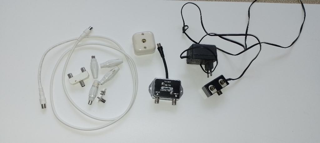 amplificateur TV coaxial, interrupteur coaxial, etc..., Enlèvement ou Envoi, Comme neuf
